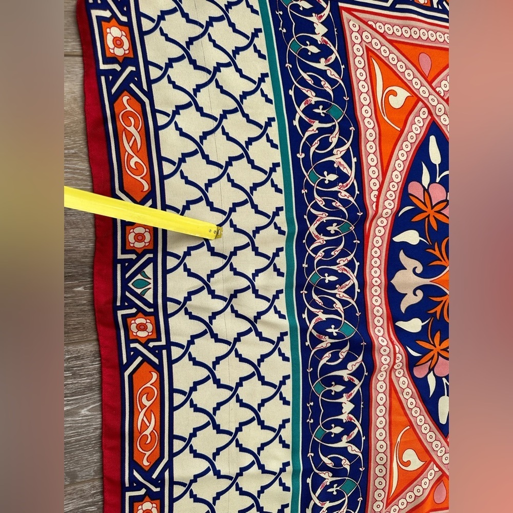 🛍️ large multi color scarf 🧣 it’s beautiful. - Picture 9 of 9